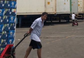 手動液壓搬運(yùn)車對搬運(yùn)工李師傅的意義