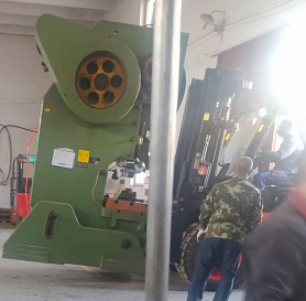 哪些外部設(shè)備可以降低電動(dòng)地牛叉車(chē)的事故發(fā)生率