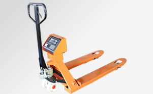 手動(dòng)液壓叉車在果蔬批發(fā)市場中的應(yīng)用和改進(jìn)