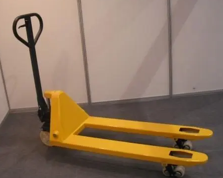 手動(dòng)叉車面對加長定制托盤該如何使用