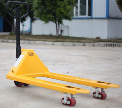 臨近三伏天，手動液壓叉車一定要保管妥善